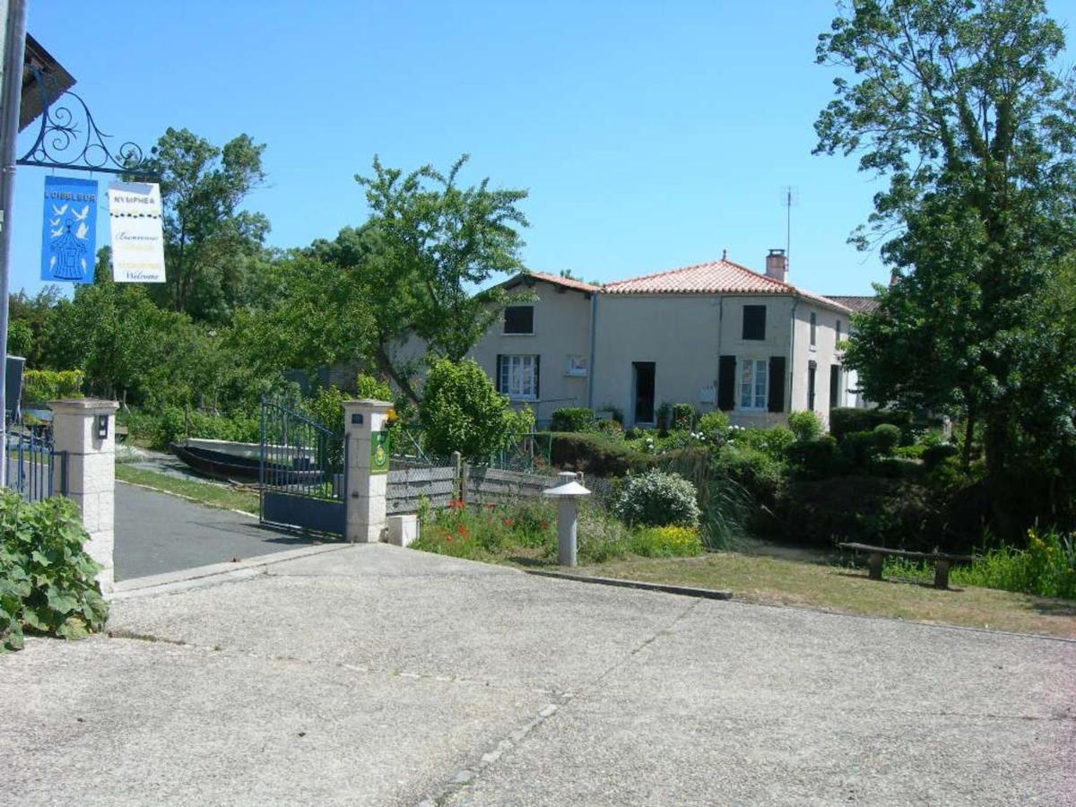 Gite Charmant Au Bord De L'Eau Avec Canoes, Terrasse Et Jardin A Damvix, Au Coeur Du Marais Poitevin. - Fr-1-426-354 Villa Exterior photo