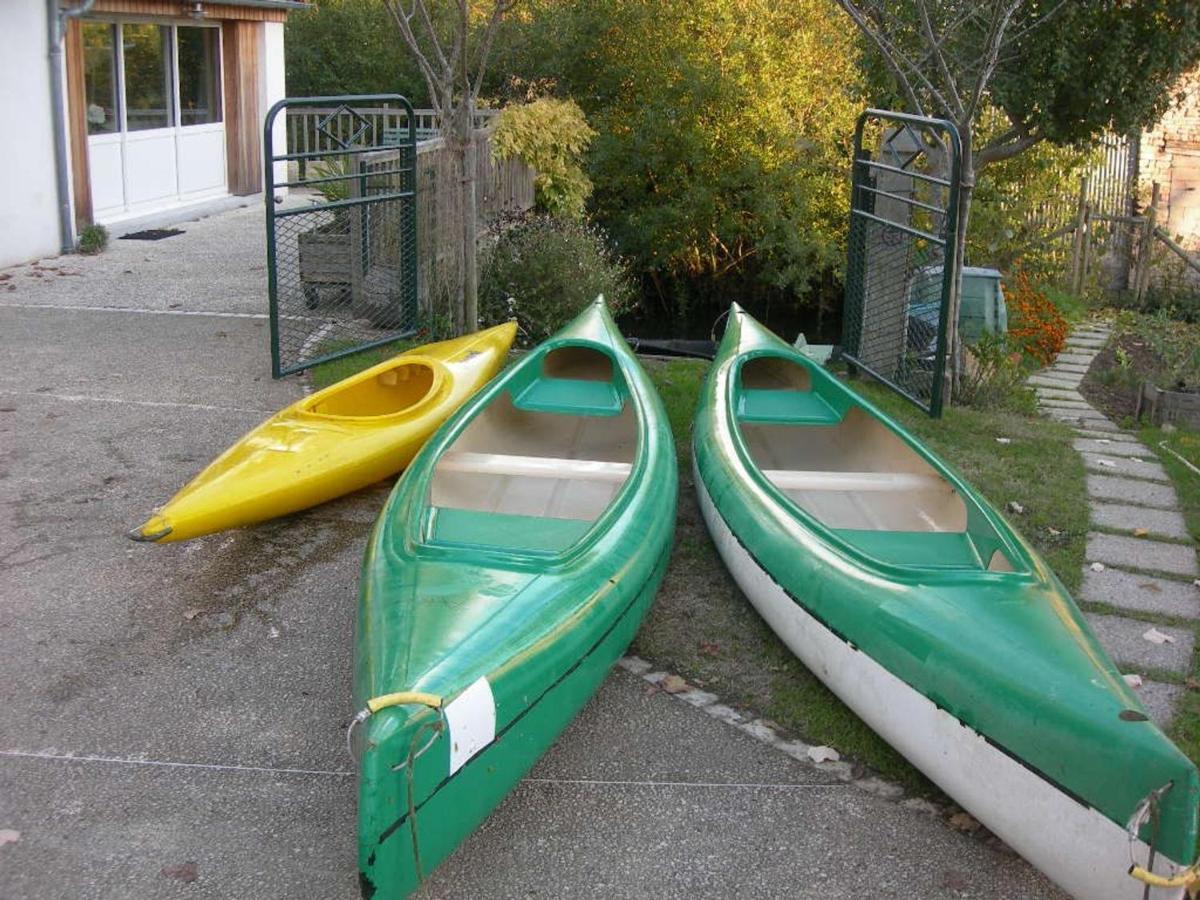 Gite Charmant Au Bord De L'Eau Avec Canoes, Terrasse Et Jardin A Damvix, Au Coeur Du Marais Poitevin. - Fr-1-426-354 Villa Exterior photo